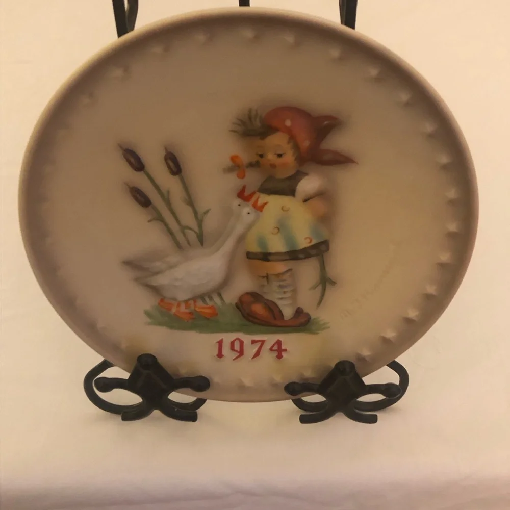 Goebel Hummel 1974 Decorative Plate Girl with Geese Porcelain Bas Relief - Picture 14 of 15